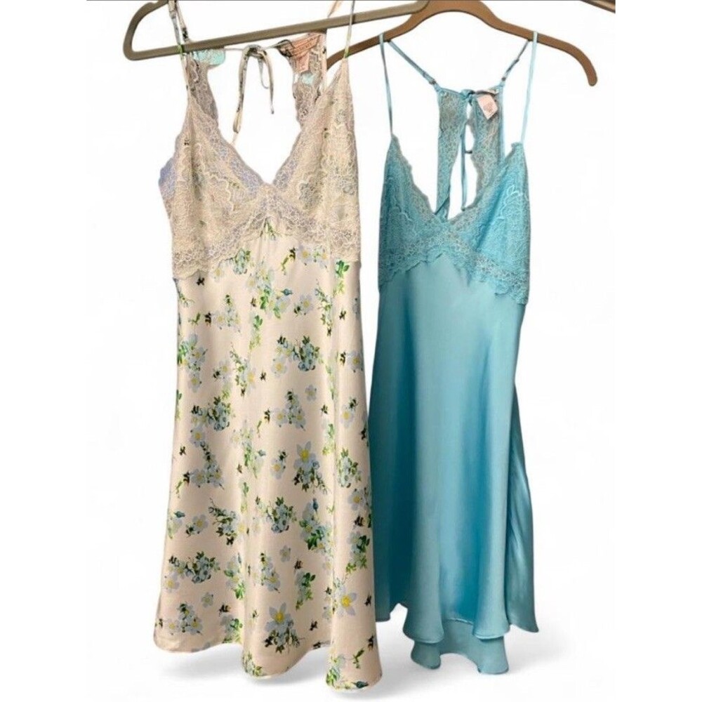 NWOT Victoria’s Secret Floral Honey Bee & Blue Camisole Slip Mini Dress Sz M
